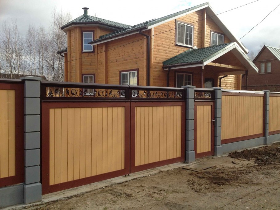 Забор в загородном доме