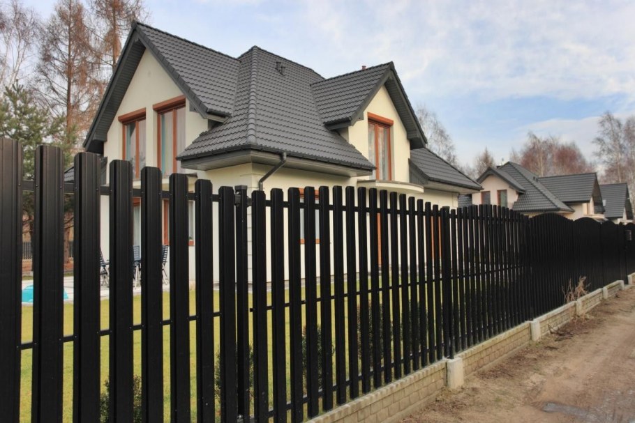 Забор в современном стиле