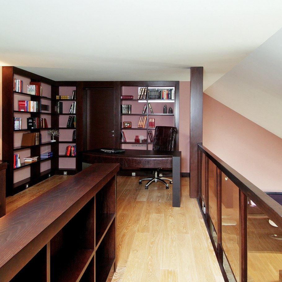 Антресоль в комнате