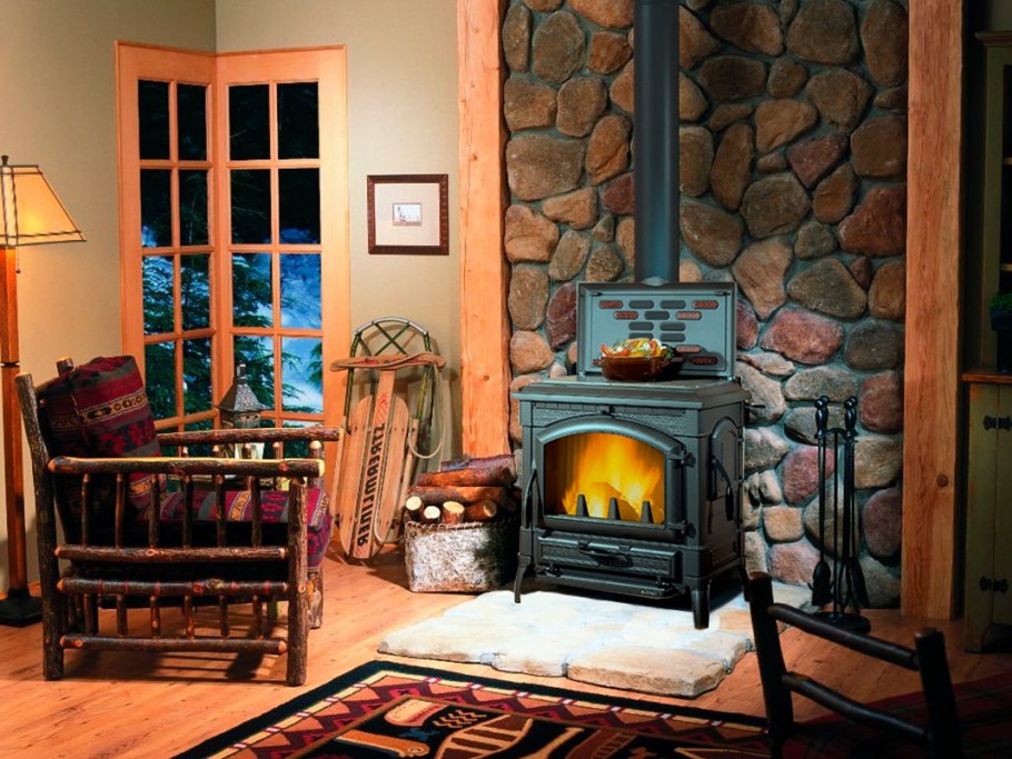 Печь камин в деревянном доме