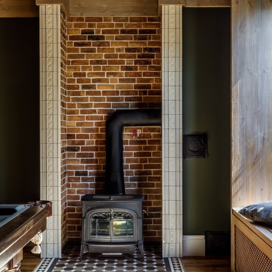 Интерьер дачи с камином