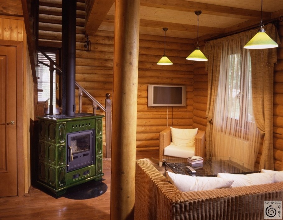 Гостиная с камином в доме