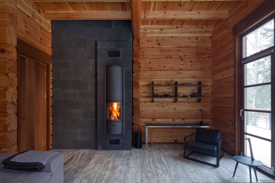 Печь в интерьере загородного дома