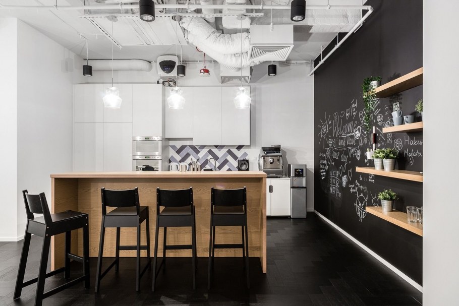 Интерьер кухни в офисе