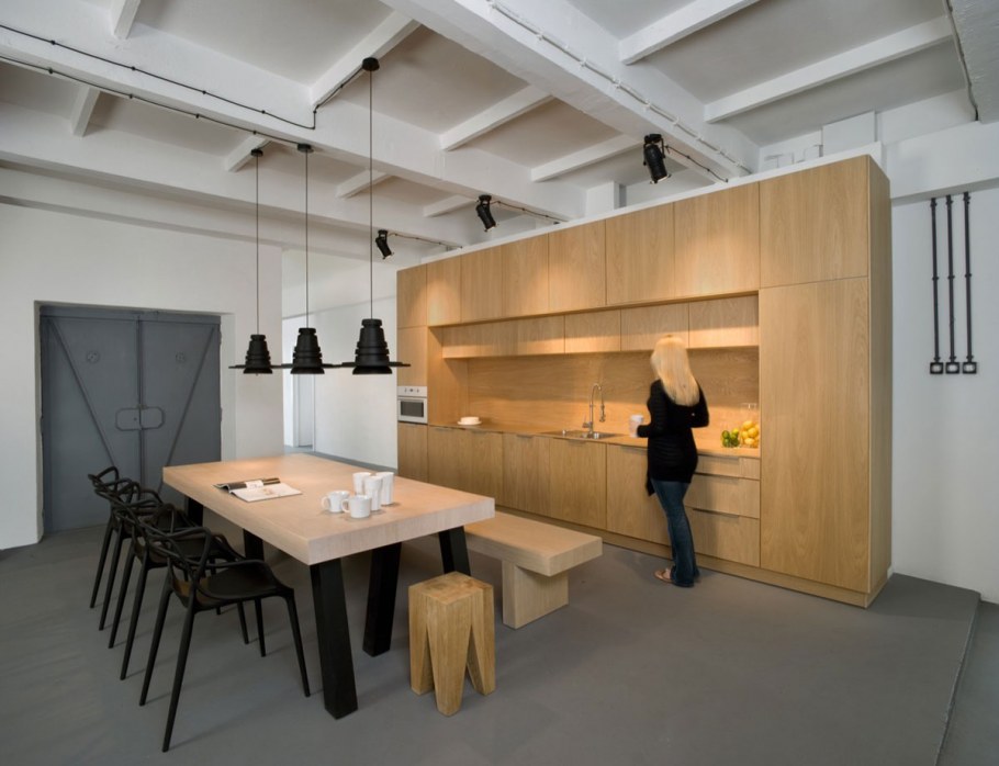 Современная кухня в офисе