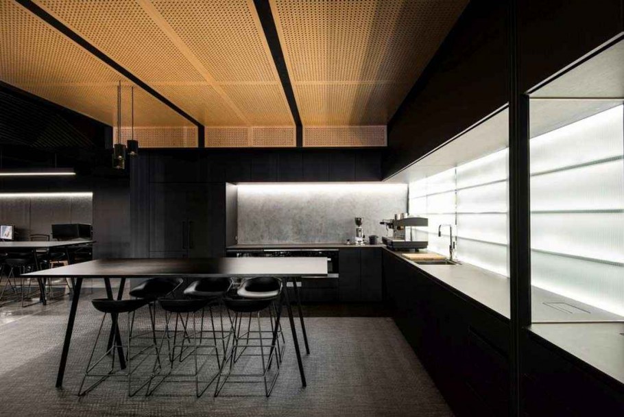 Современная кухня в офисе