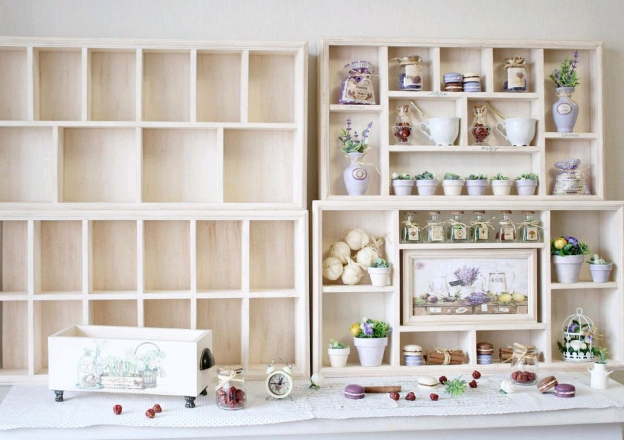 Кухня Прованс с открытыми полками