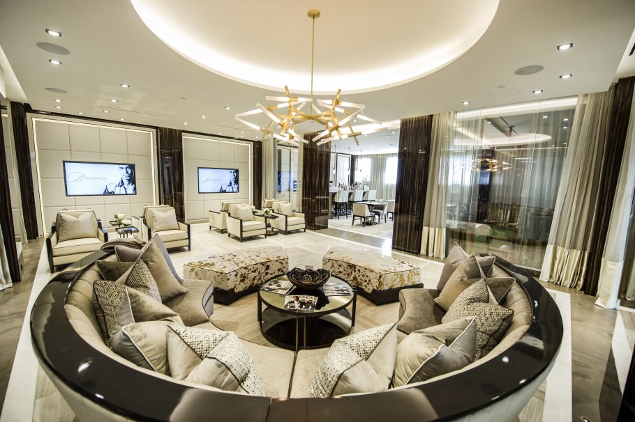 Интерьер круглой гостиной