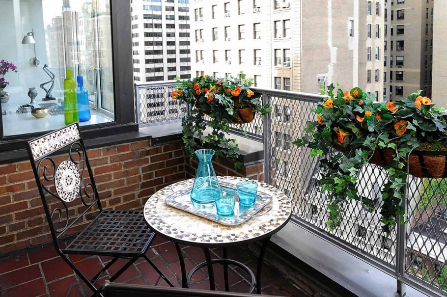 Украшаем маленький балкон