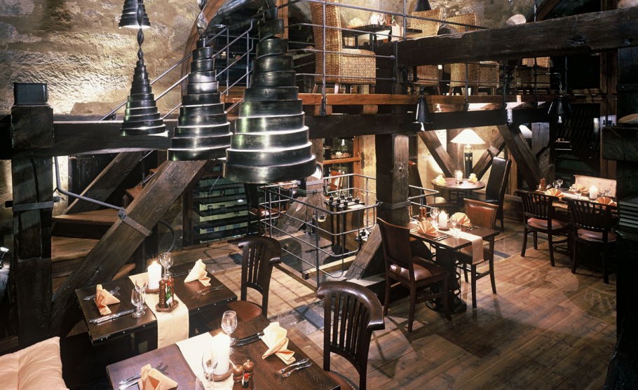 Папаша Клаусс каминный зал