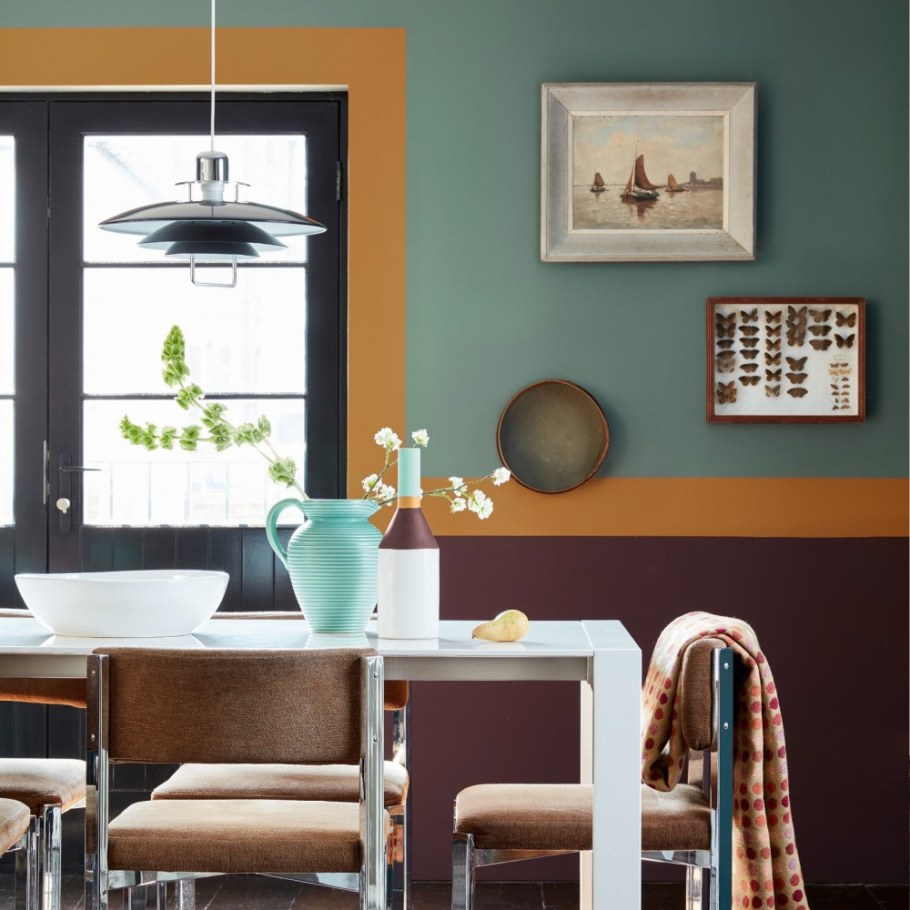 Темно зеленая спальня