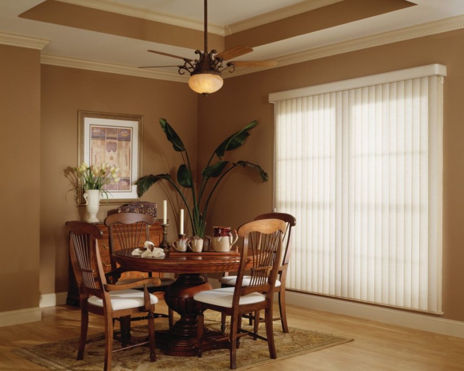 Вертикальные жалюзи блэкаут на балкон