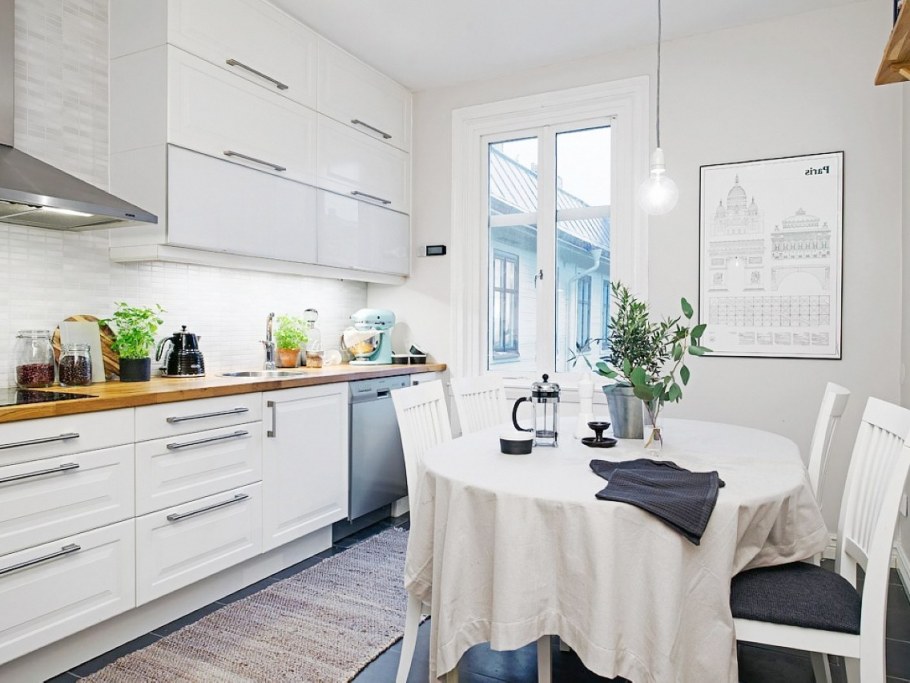 Белая кухня бежевые стены