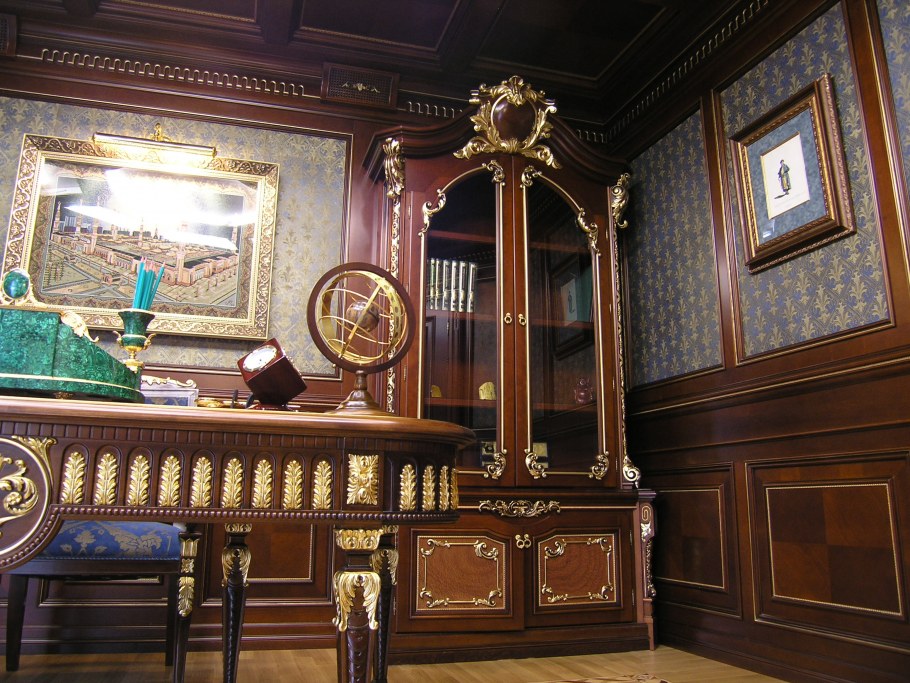 Стеновые резные панели из дерева