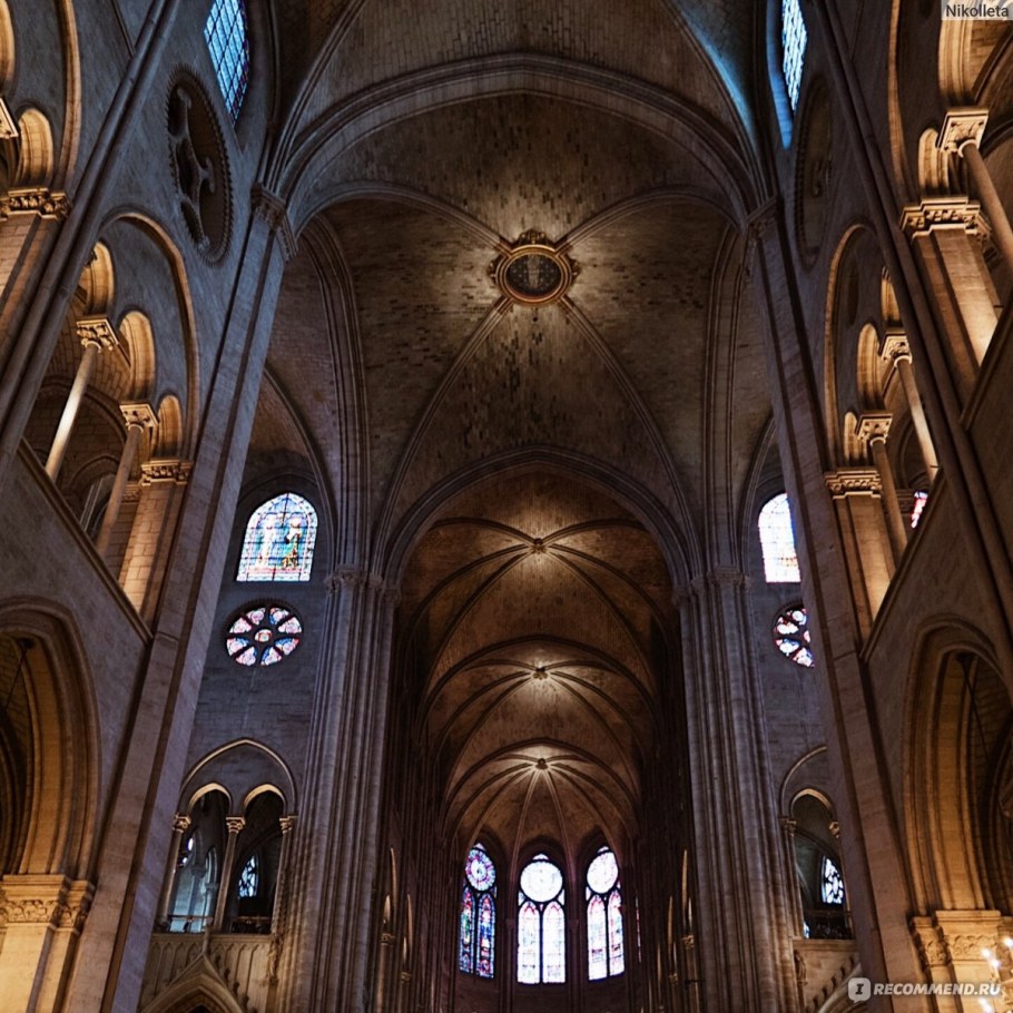 Notre Dame Cathedral сбок