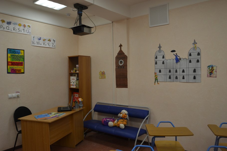 Декор стен в школе