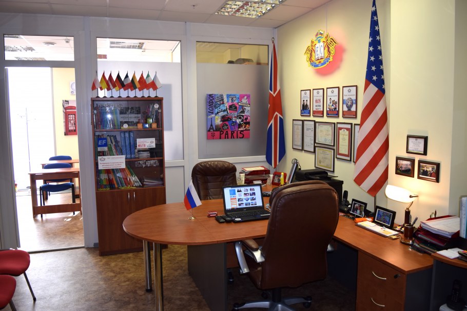 Уголок в кабинете английского языка