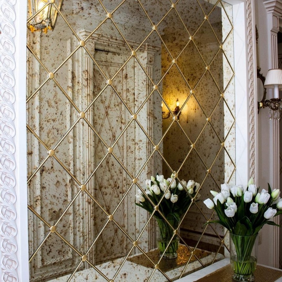 Зеркало в спальне