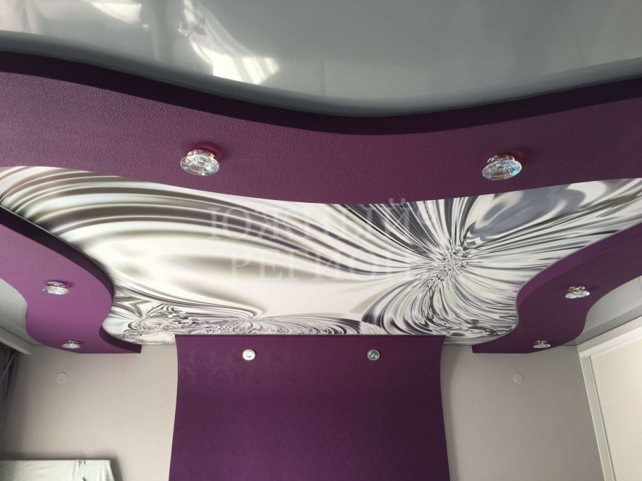 Двухцветные натяжные потолки