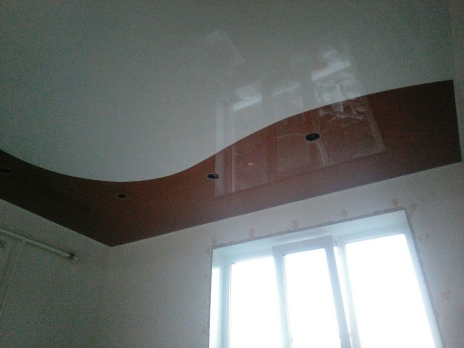 Кровать на подиуме с подсветкой