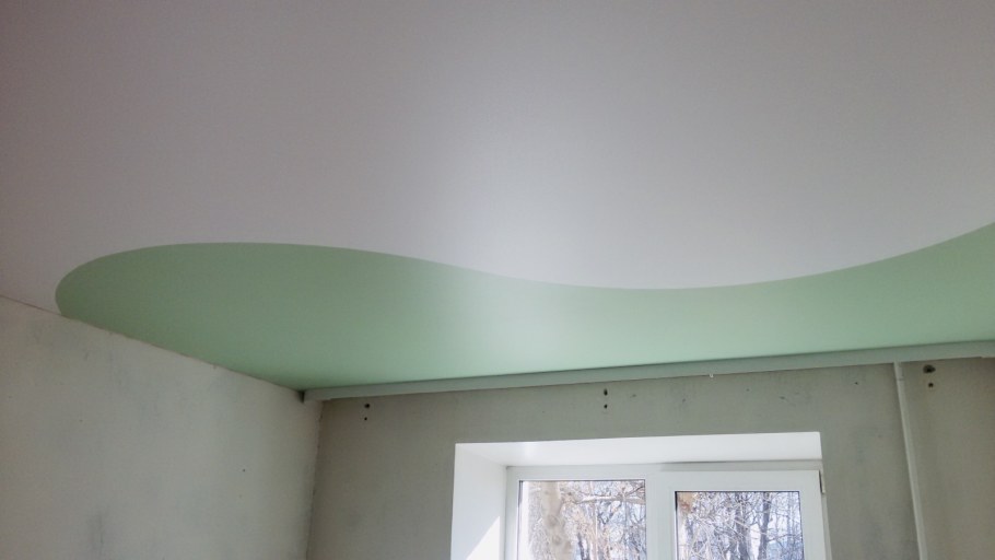 Сиреневый натяжной потолок