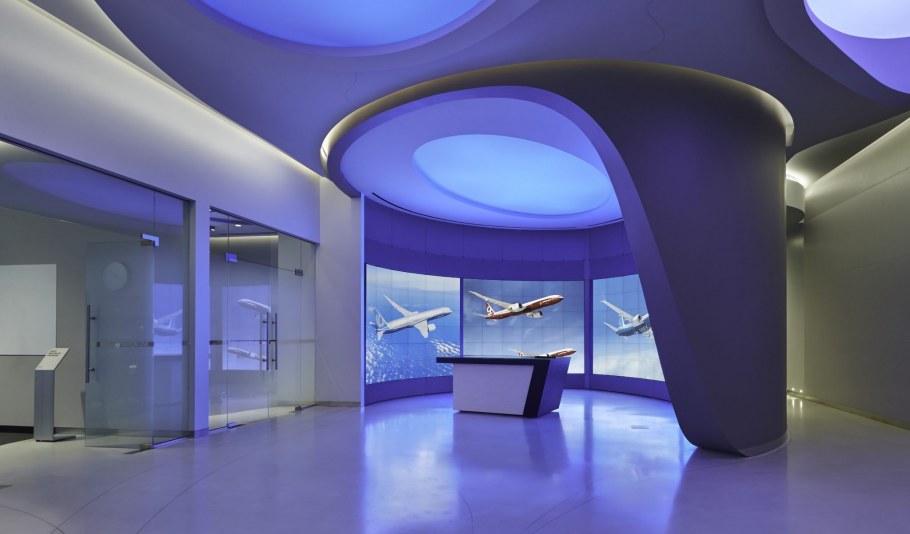 Двухцветный потолок на кухне