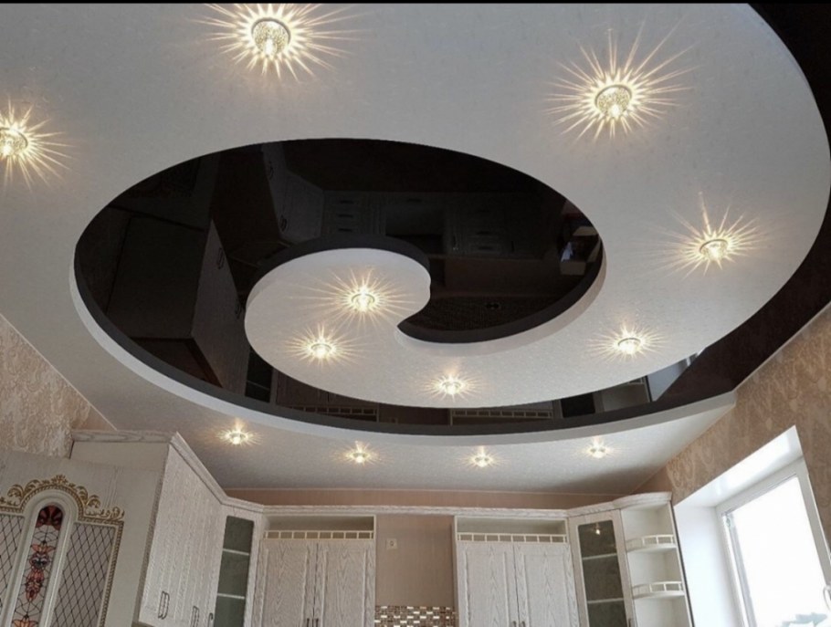 Стильные потолки в интерьере