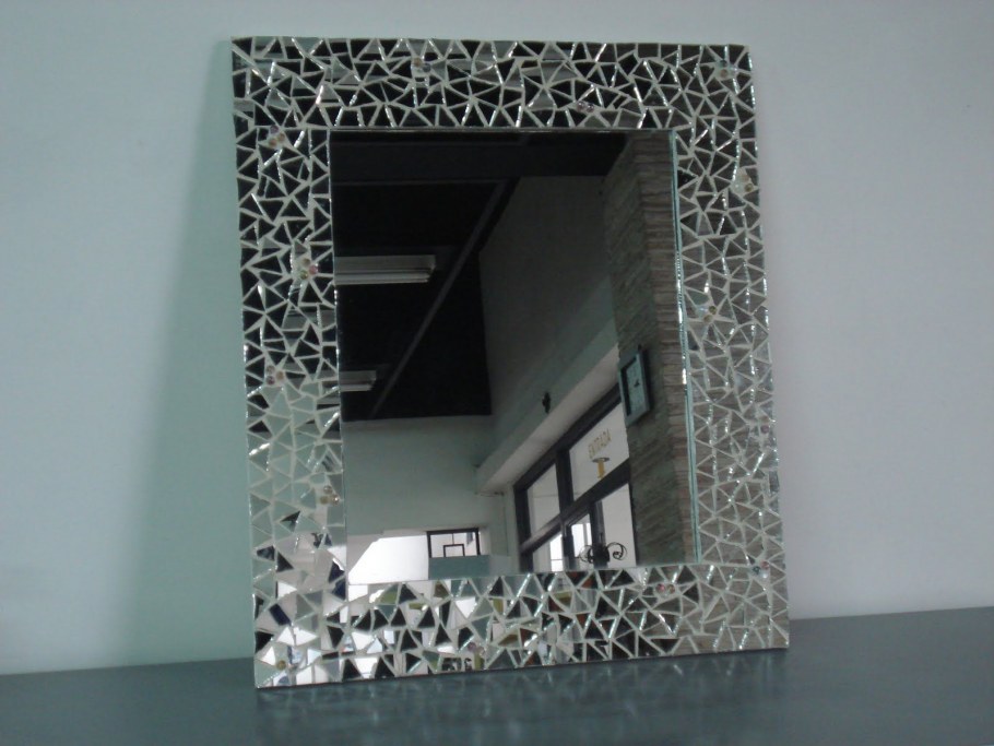 Кусочки зеркала для декора