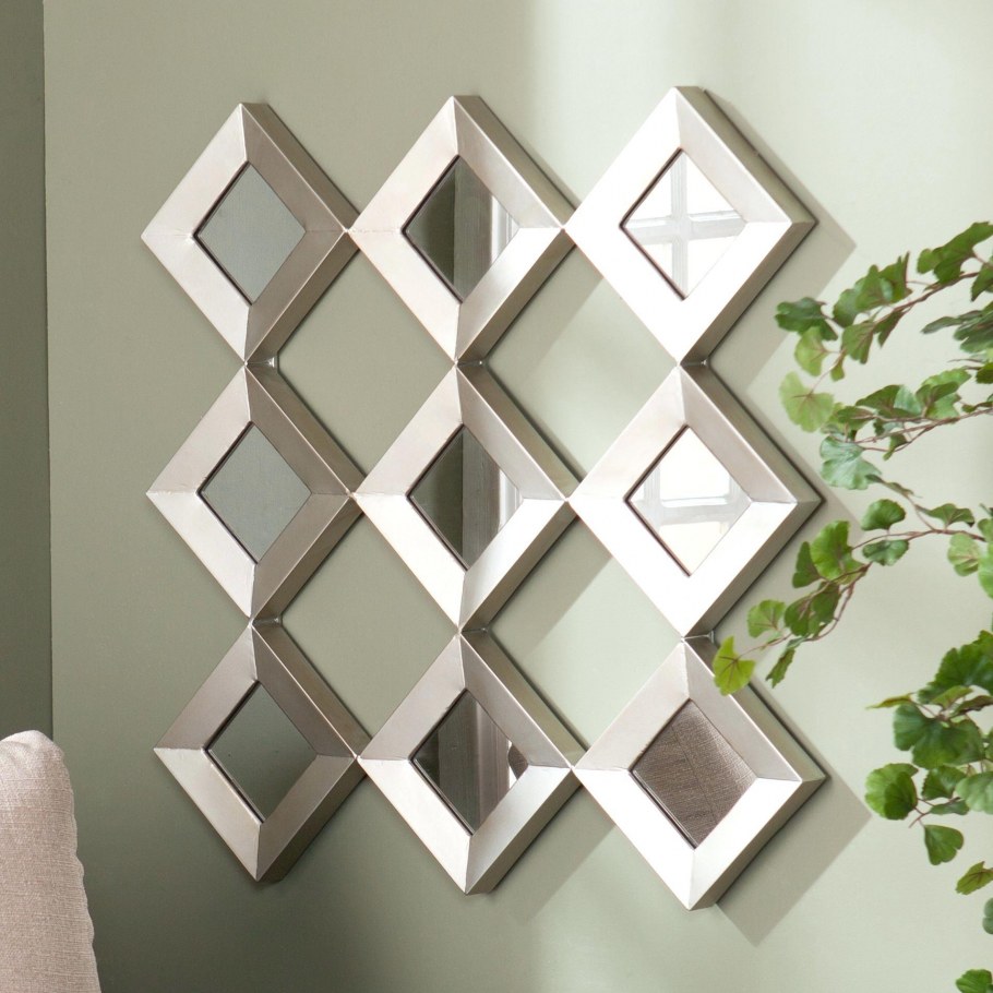 Декор из зеркал на стене