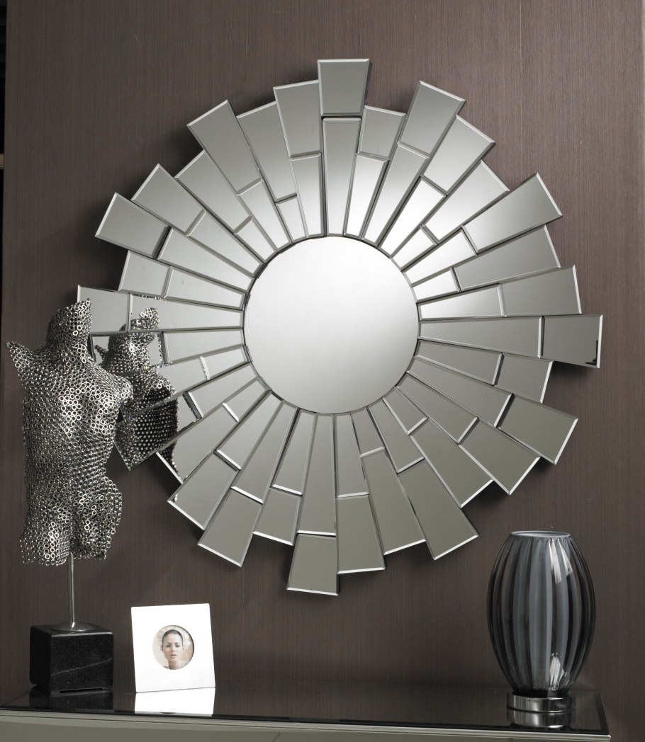 Зеркало из фрагментов