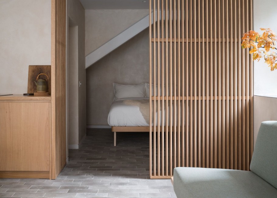 Деревянная перегородка в ванной