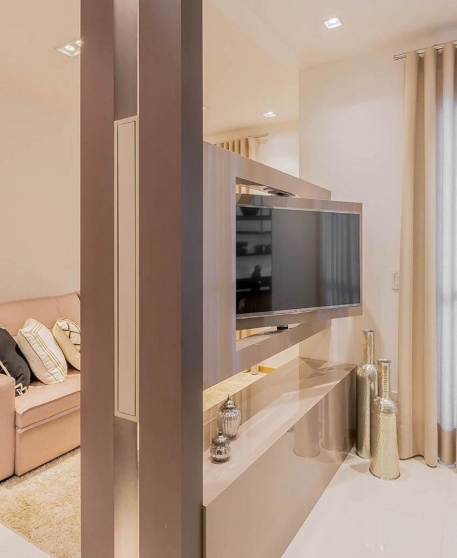 Перегородка с поворотным телевизором