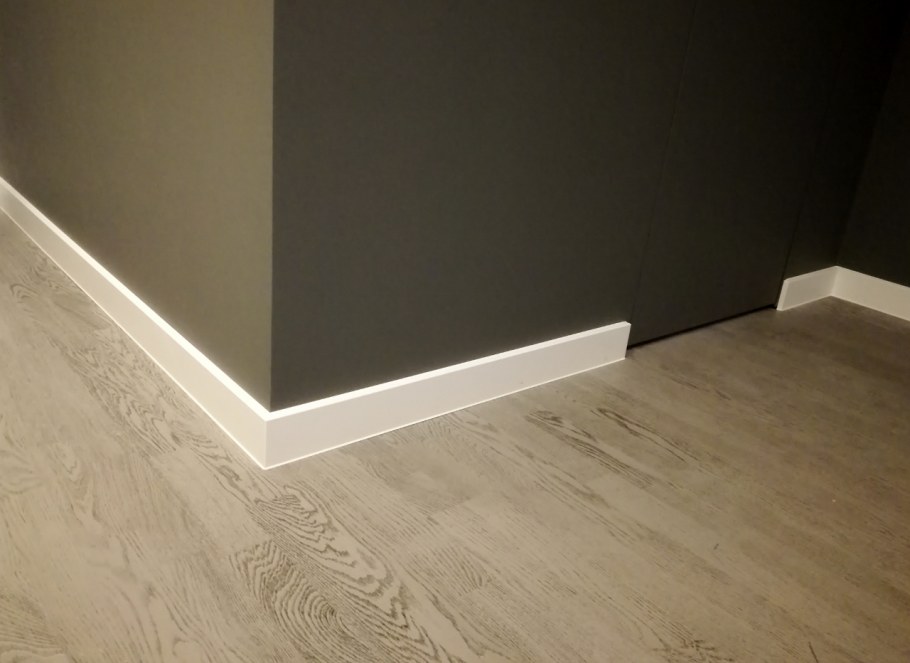 Крепления для высокого плинтуса