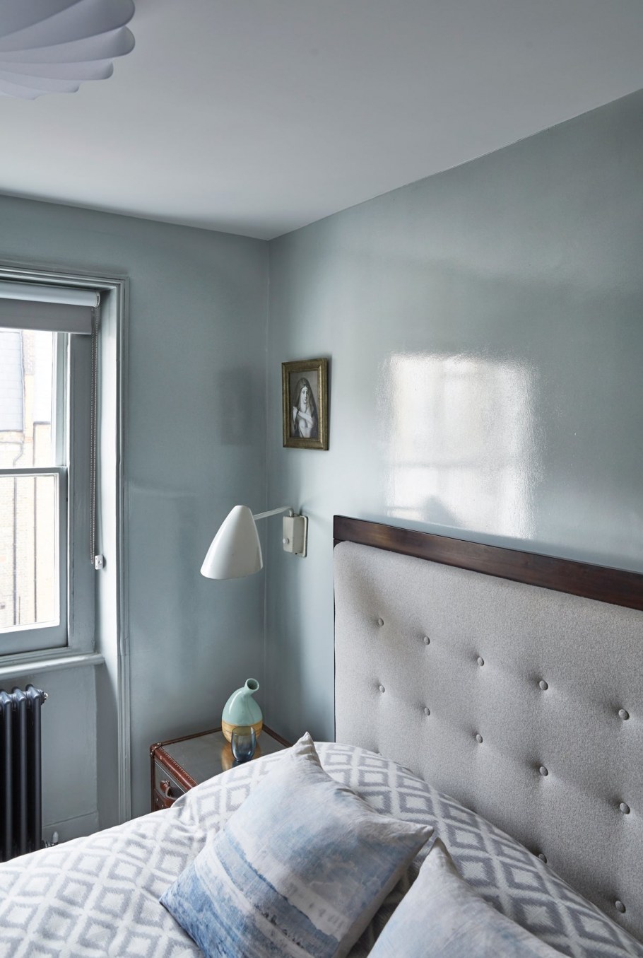 Белая глянцевая краска для стен