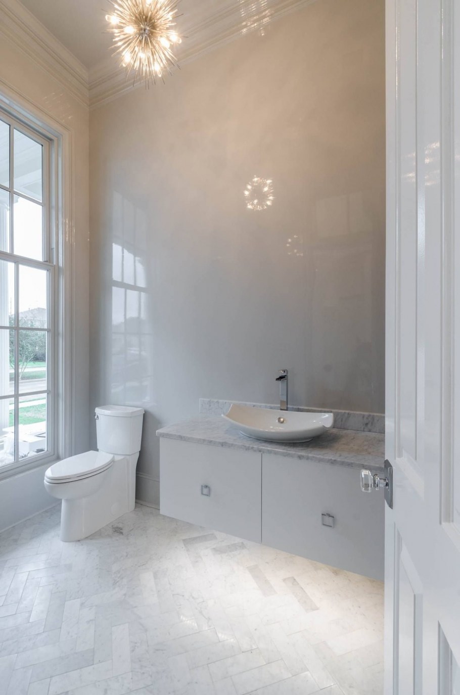 Глянцевая краска в интерьере