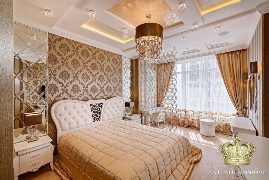 Золотистые шторы в спальню