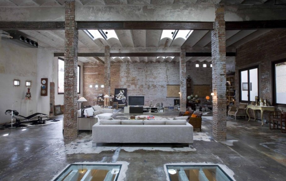 Большая комната в стиле лофт