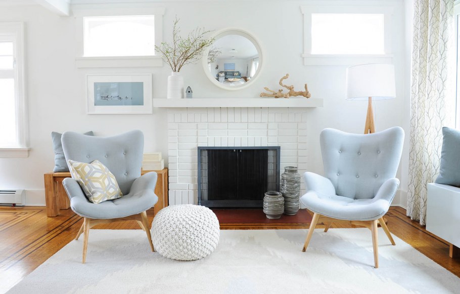 Диван возле камина