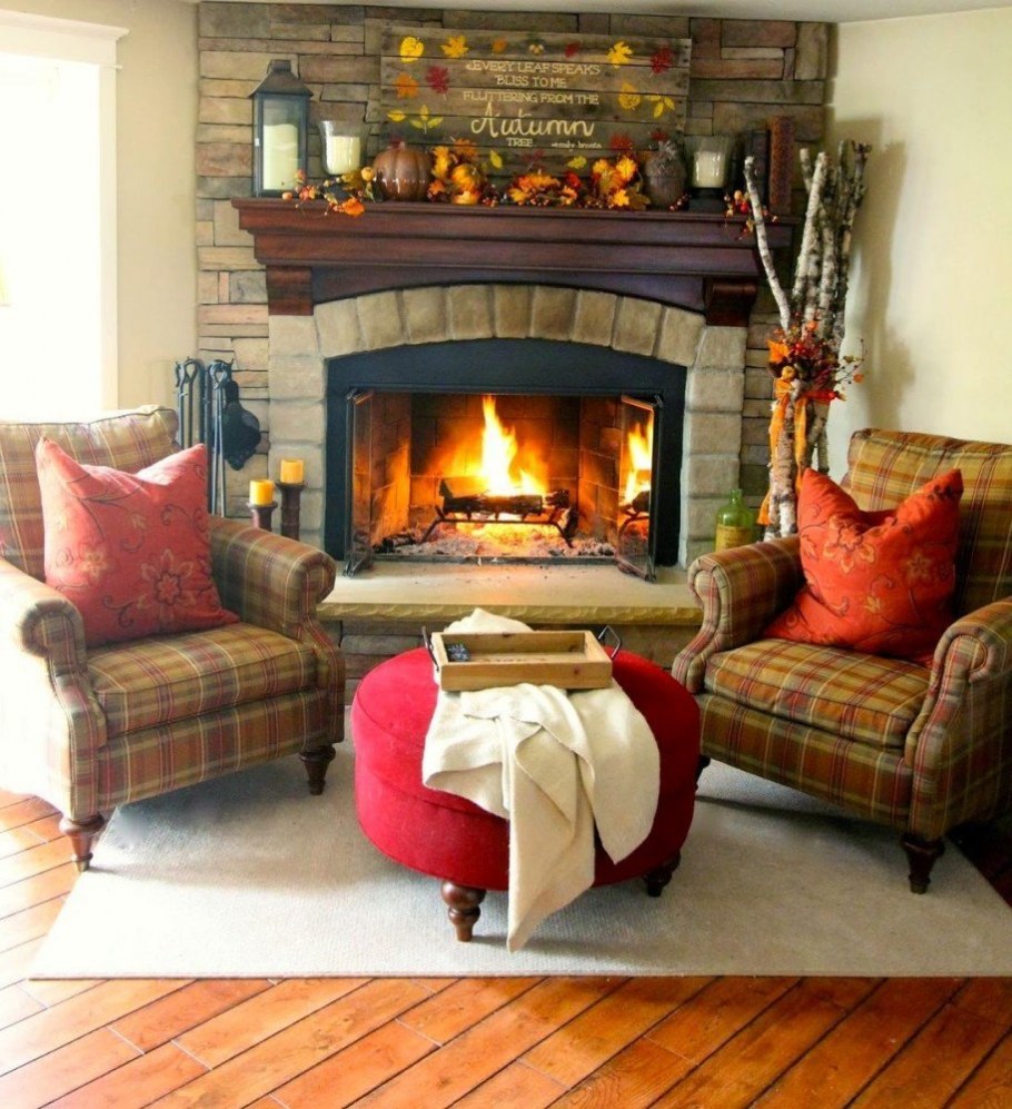 Кресло у окна в интерьере