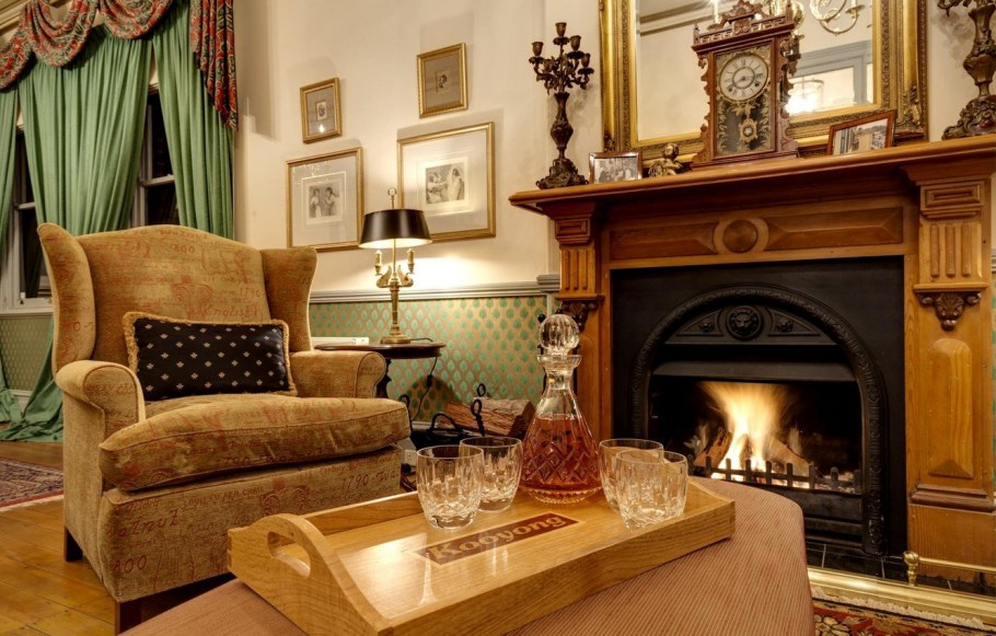 Гостиная с камином