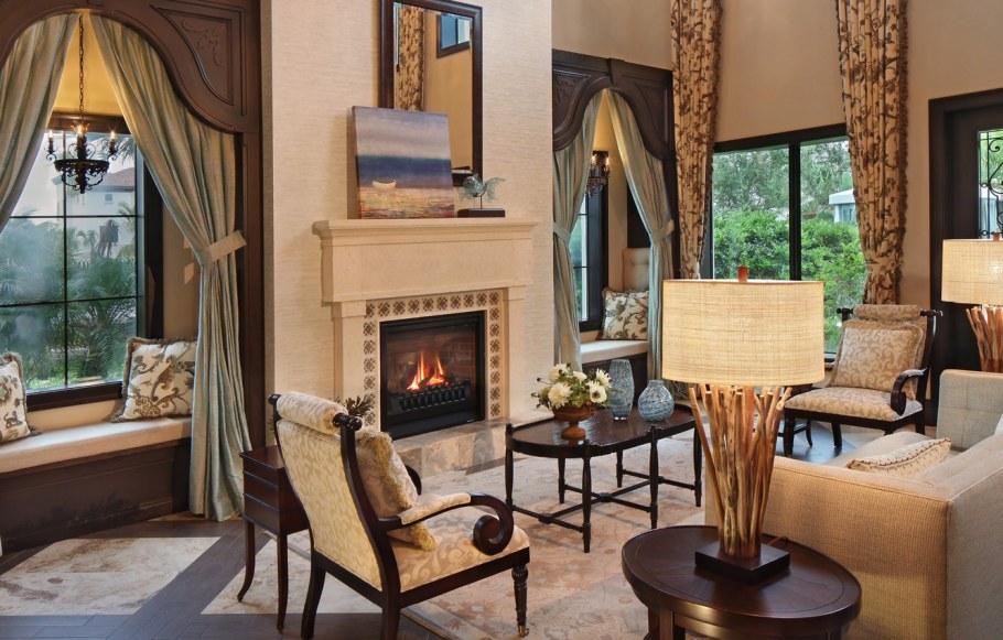 Диван в каминную комнату