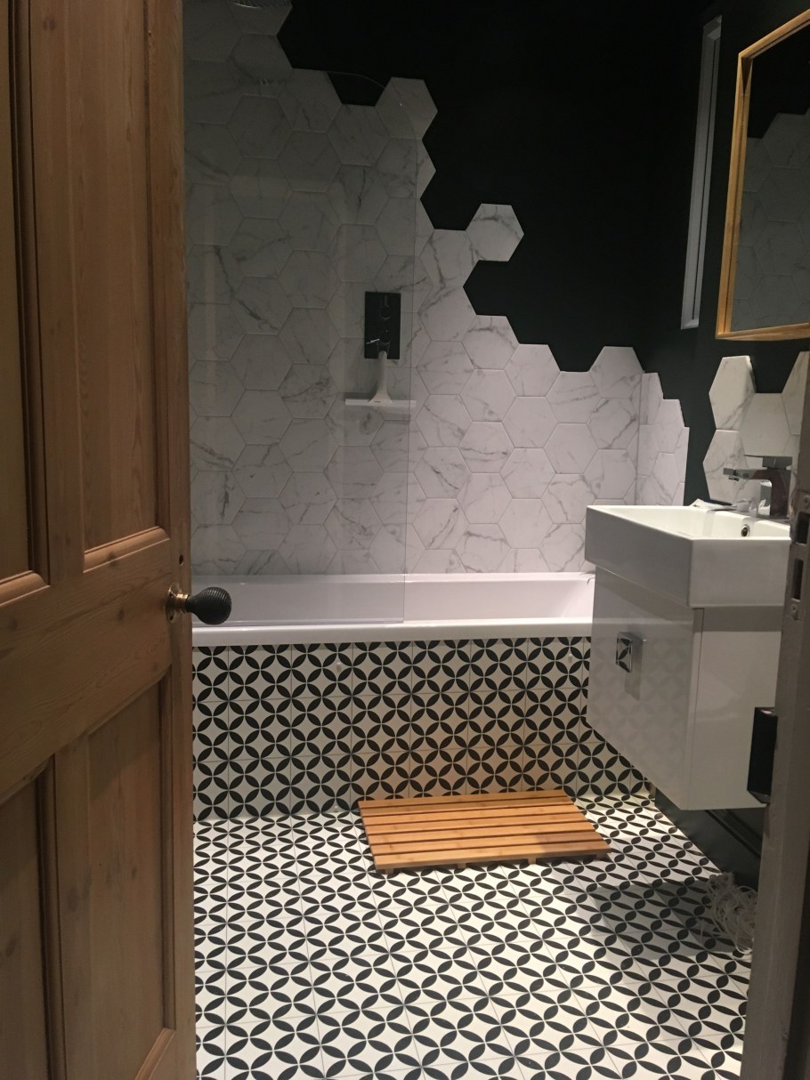 Плитка соты в ванной