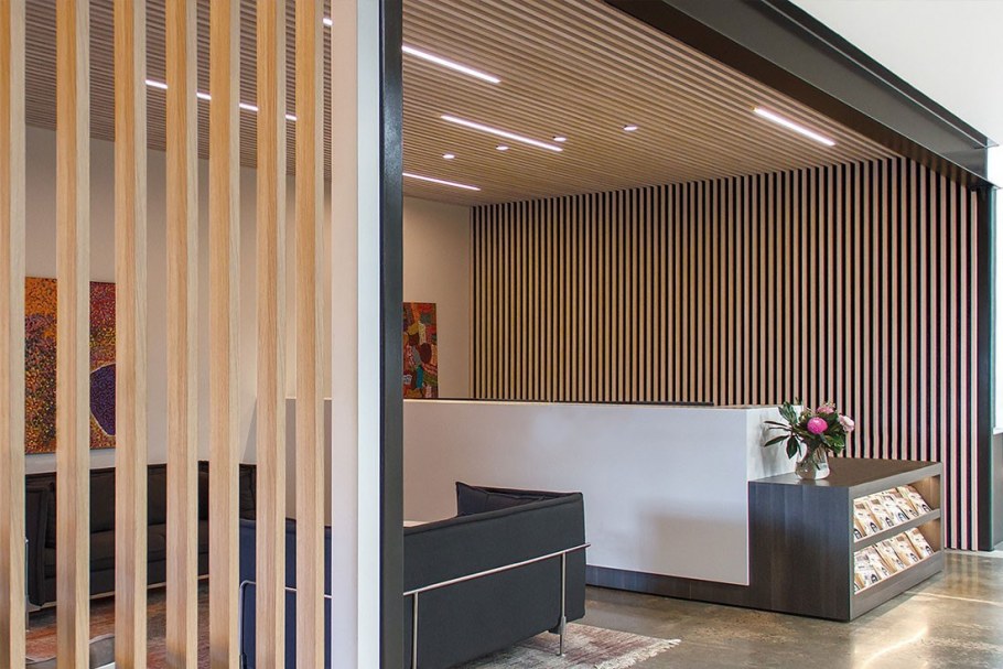 Декоративные рейки в гостиной