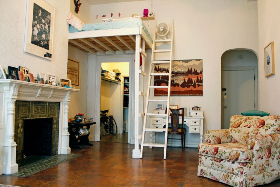 Антресоль в комнате