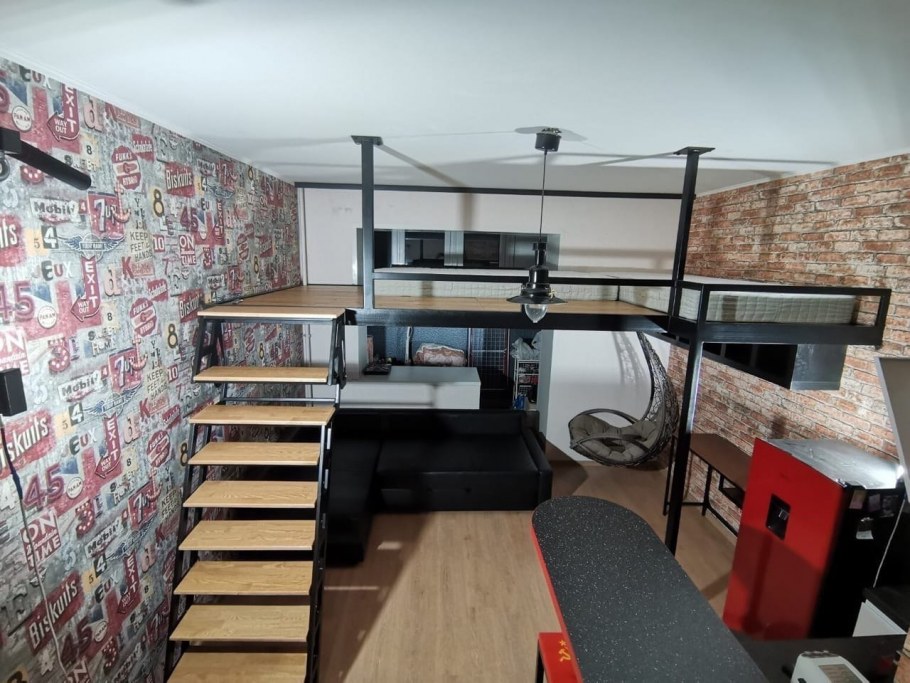 Комната в гараже вторым ярусом