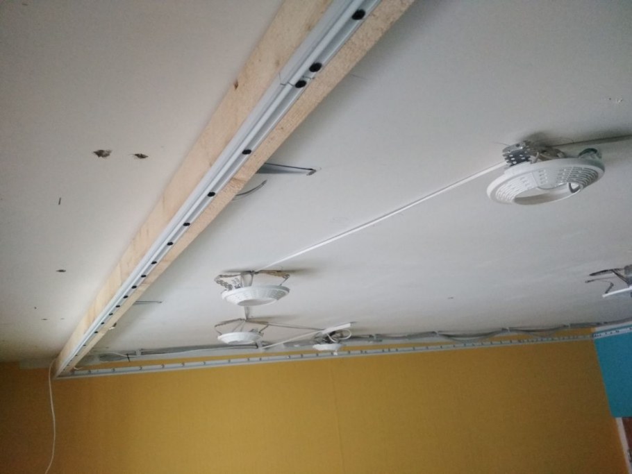 Ниша в натяжном потолке