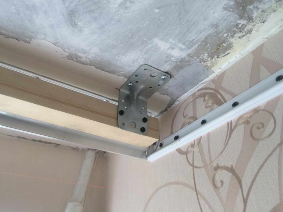 Конструкция с нишей натяжной потолок