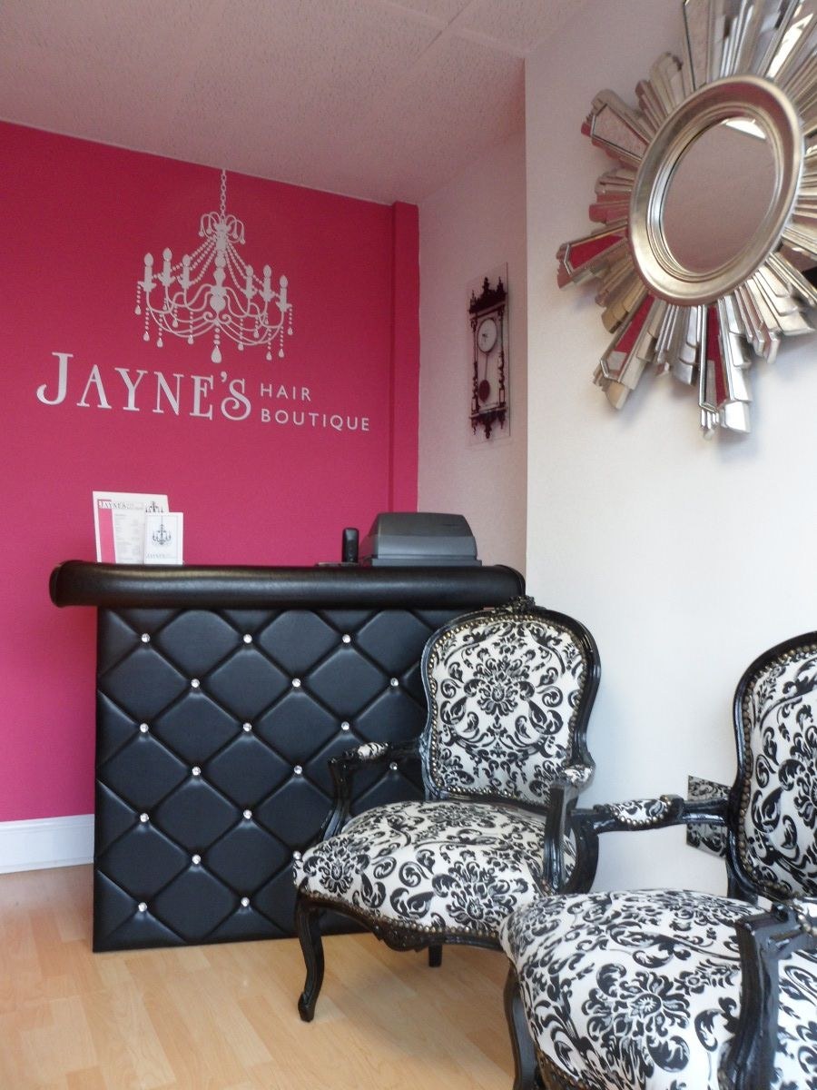 Зеркальная стена в салоне красоты