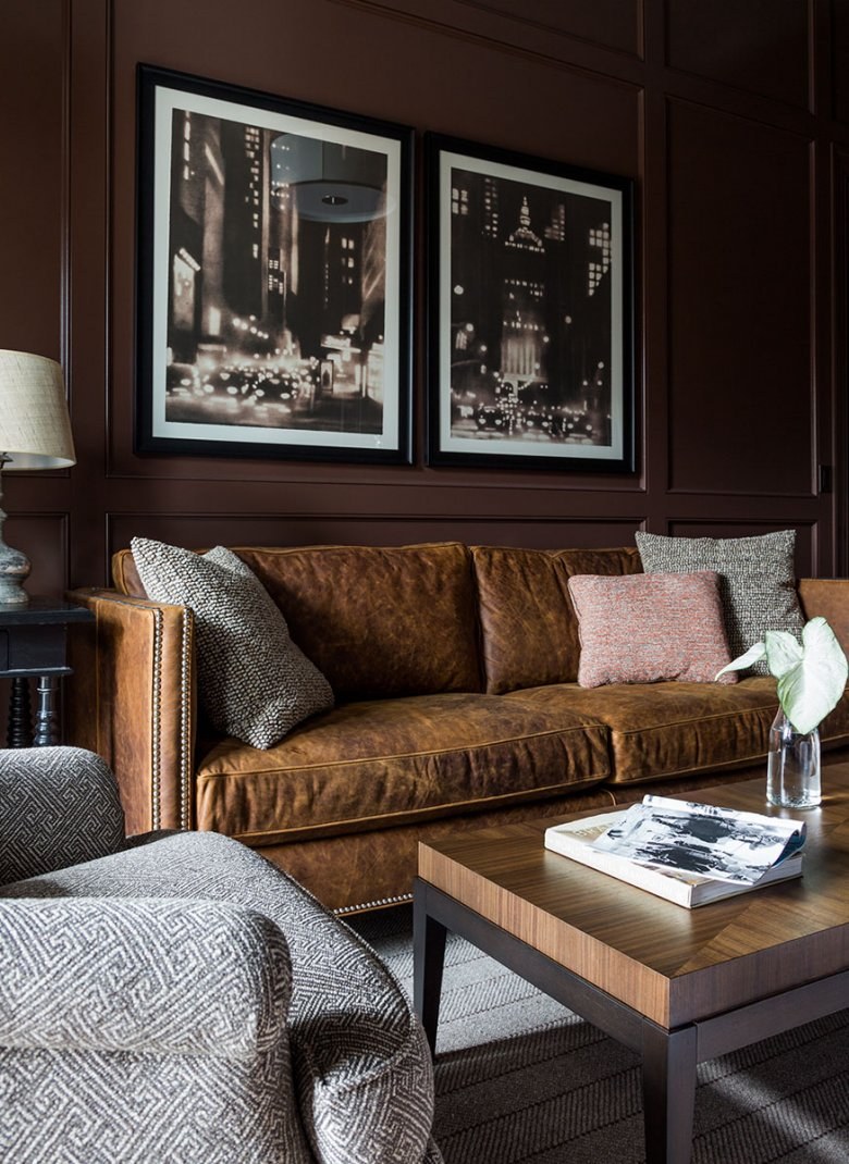 Коричневая стена