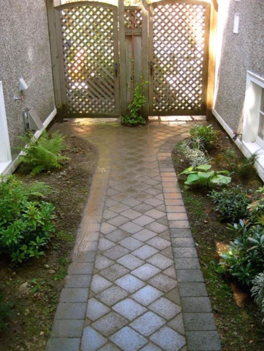 Дорожка от калитки к дому ландшафтный